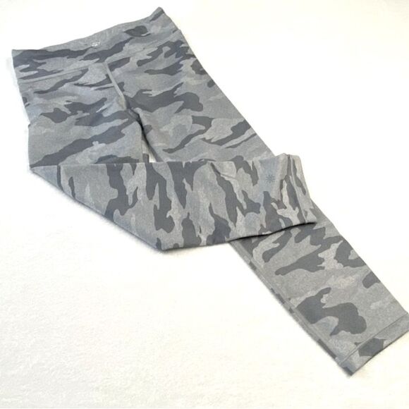 ATHLETA GIRLS CAMO LEGGINGS - Picture 3 of 8
